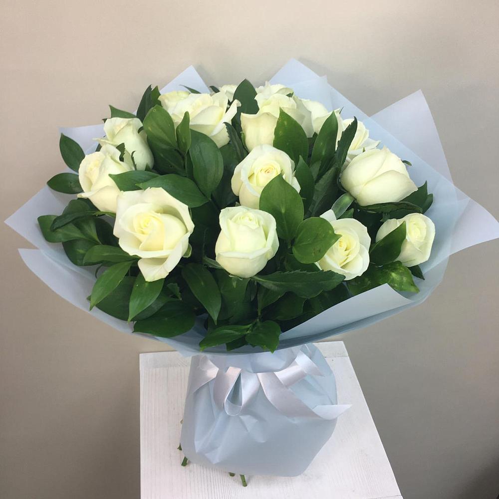 Букет 15 Белых роз Проуд в Нижний Ингаш
