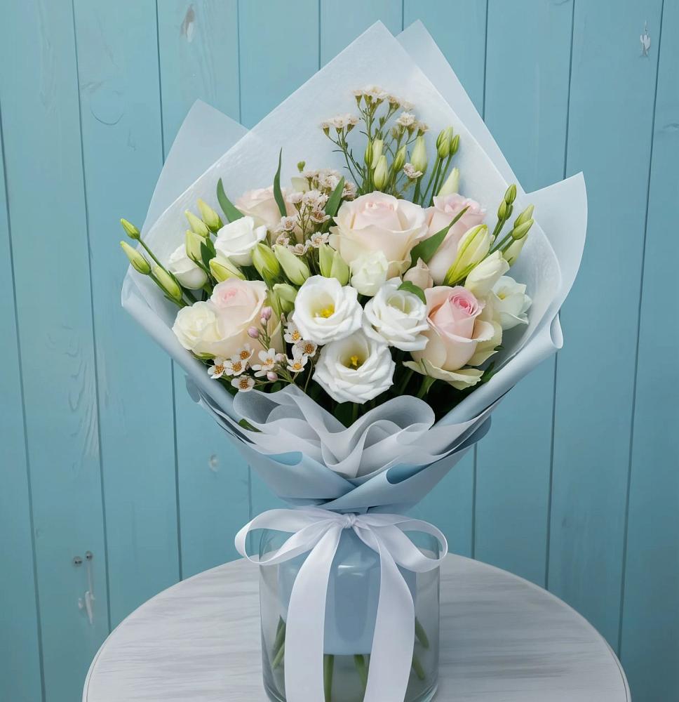 Букет цветов из: Розы и Лизиантусы в Нижний Ингаш