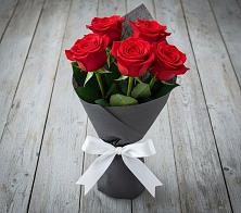 Букет 5 Красных роз Эдлесс Лав в Нижний Ингаш
