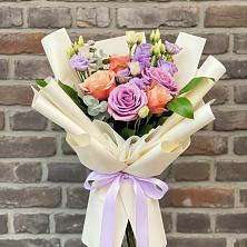 Букет цветов из:  Лизиантусы и Розы в Нижний Ингаш