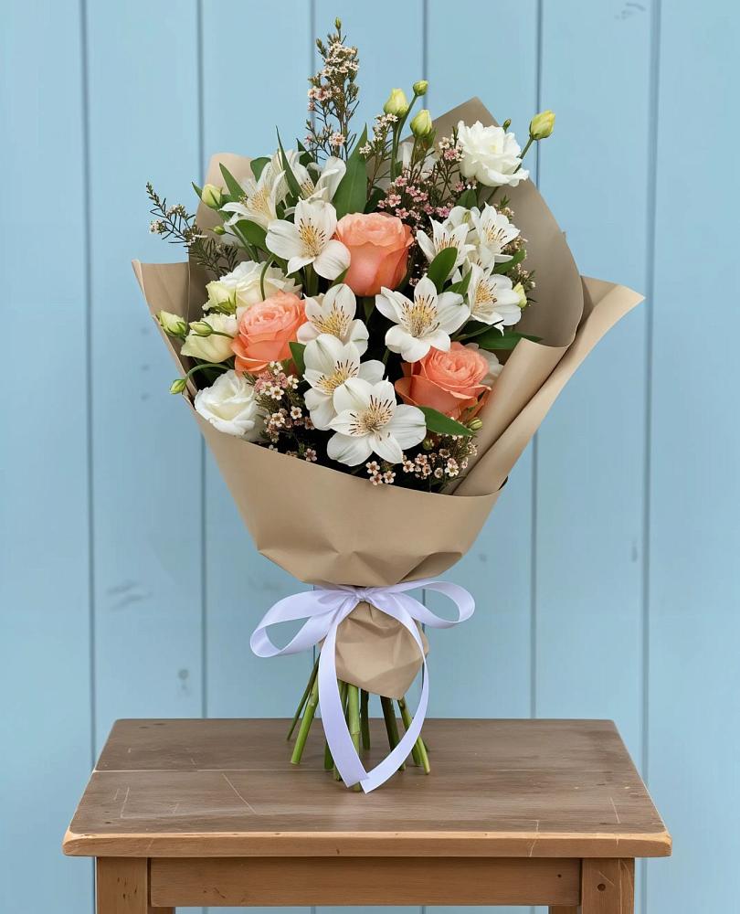 Букет цветов из: Альстромерии, Лизиантусы, Розы и Хризантемы в Нижний Ингаш